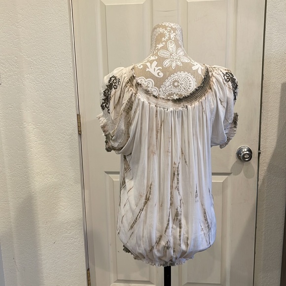 Fever short sleeve button up shirt, Embroidered green design, white,light brown. - Picture 3 of 6